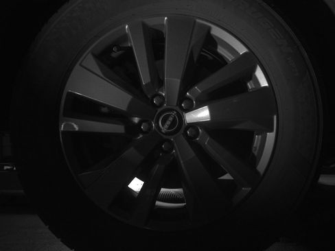 Used 2025 Nissan Pathfinder SV image 15