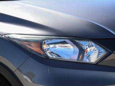 Used 2018 Honda HR-V EX image 8