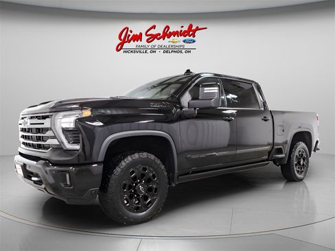 Used 2024 Chevrolet Silverado 2500 High Country w/ High Country Premium Package image 3