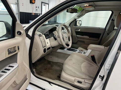 Used 2010 Mercury Mariner 4WD image 7