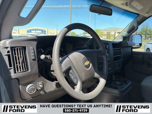 Used 2018 Chevrolet Express 2500 w/ Driver Convenience Package RWD image 21