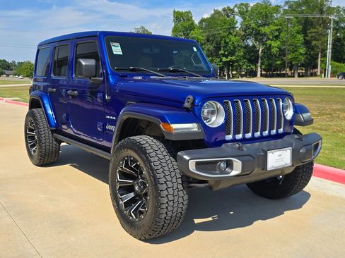 Used 2019 Jeep Wrangler Unlimited Sahara AWD/4WD image 9