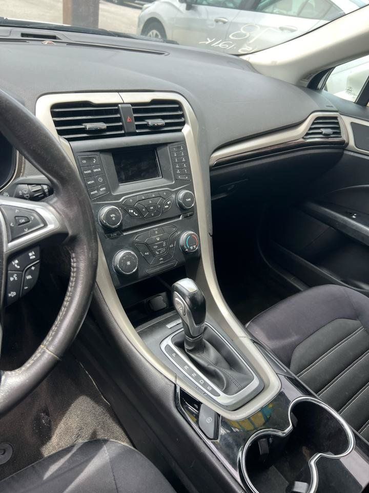 Used 2015 Ford Fusion SE w/ Equipment Group 202A FWD image 11