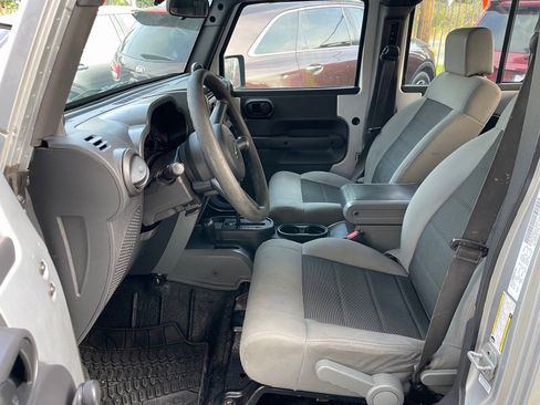 Used 2009 Jeep Wrangler X image 10