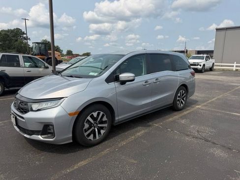 Used 2025 Honda Odyssey EX-L image 2