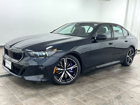 Used 2026 BMW 550e xDrive AWD/4WD image 1