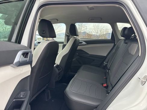 New 2026 Volkswagen Taos SE AWD/4WD image 8