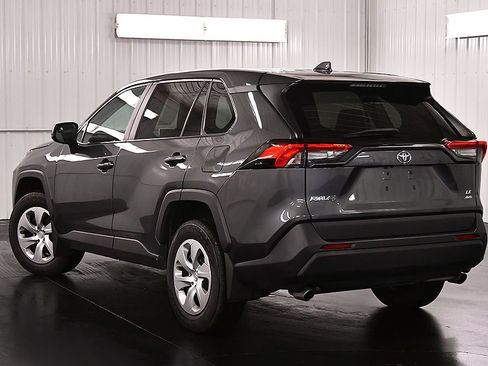 Used 2023 Toyota RAV4 LE AWD/4WD image 5