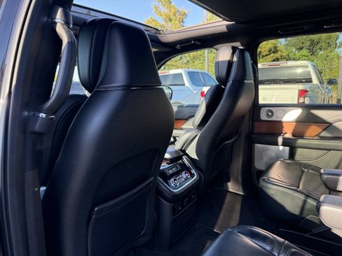 Used 2019 Lincoln Navigator Reserve AWD/4WD image 12