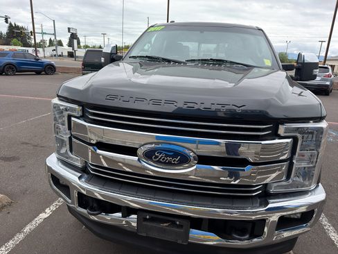 Used 2017 Ford F250 Lariat w/ Lariat Value Package AWD/4WD image 8