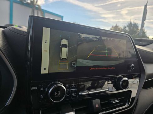 Used 2023 Toyota Highlander Limited image 29