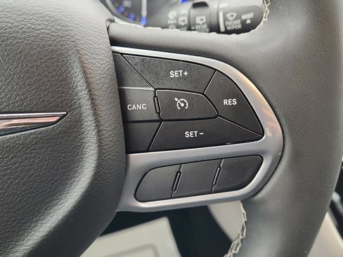 Used 2023 Chrysler Voyager LX image 13