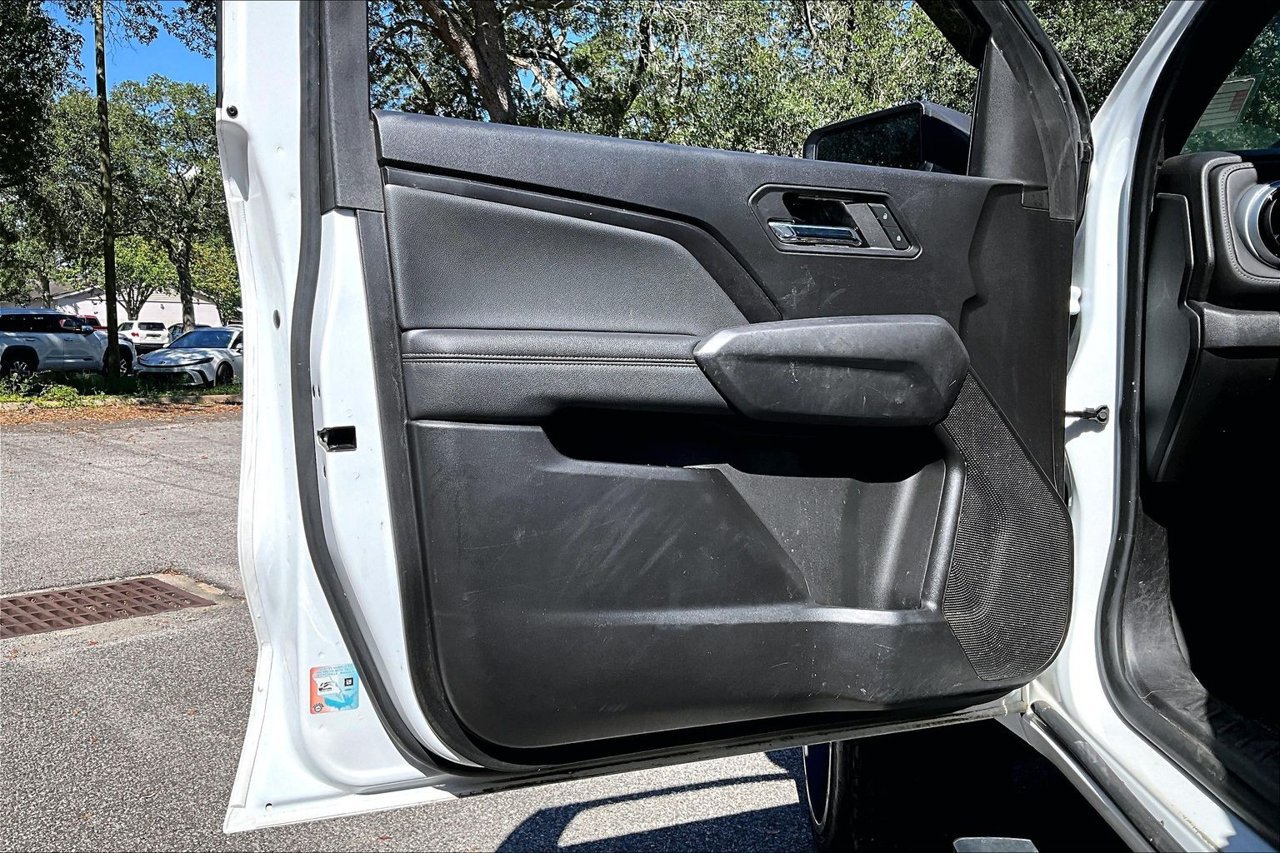 Used 2023 Chevrolet Colorado LT RWD image 17
