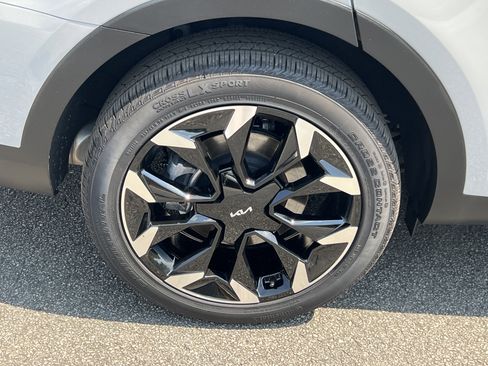 Used 2025 Kia Sorento EX w/ Panoramic Sunroof Package FWD image 17