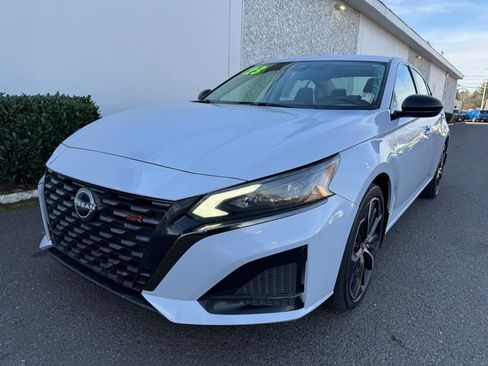 Used 2023 Nissan Altima 2.5 SR image 3