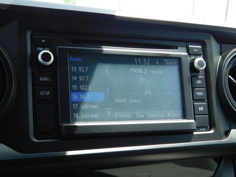 Used 2018 Toyota Tacoma SR AWD/4WD image 14