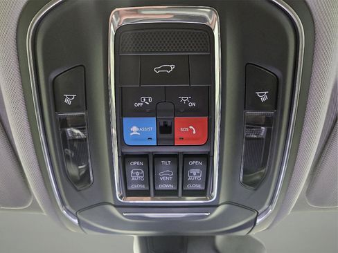 Used 2023 Jeep Grand Cherokee Limited image 25