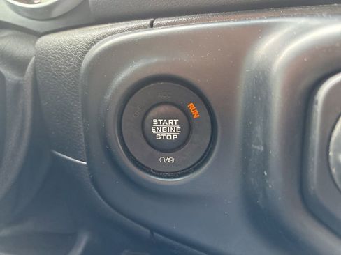 Used 2020 Jeep Gladiator Overland image 25