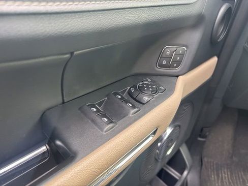 Used 2024 Ford Expedition Max XLT image 8