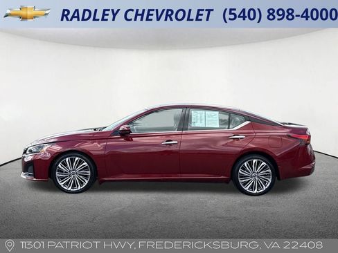 Used 2024 Nissan Altima 2.5 SL image 2