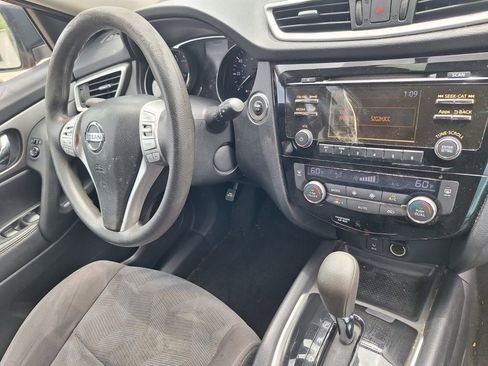 Used 2016 Nissan Rogue SV FWD image 26