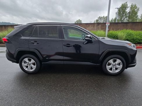 Used 2021 Toyota RAV4 XLE AWD/4WD image 4