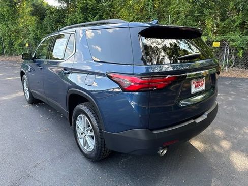 Used 2023 Chevrolet Traverse LT w/ Rear Camera Mirror Package AWD/4WD image 3