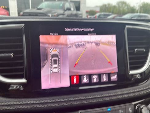 Used 2022 Chrysler Pacifica Limited w/ Uconnect Theater Family Group AWD/4WD image 2