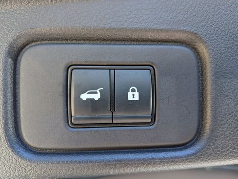 Used 2023 Nissan Pathfinder SL AWD/4WD image 34