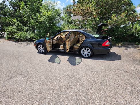 Used 2009 Mercedes-Benz E 350 4MATIC Sedan image 32