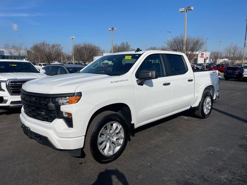 Used 2023 Chevrolet Silverado 1500 Custom image 3