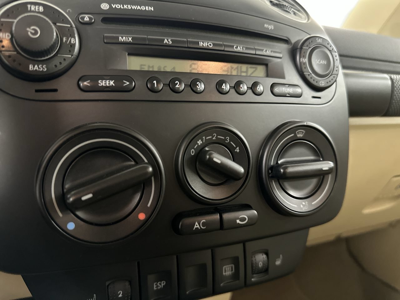 Used 2009 Volkswagen Beetle S FWD image 32
