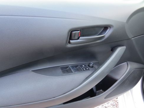 Used 2022 Toyota Corolla LE w/ LE Convenience Package image 18