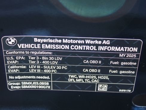 Certified 2025 BMW 740i w/ Premium Package RWD image 28