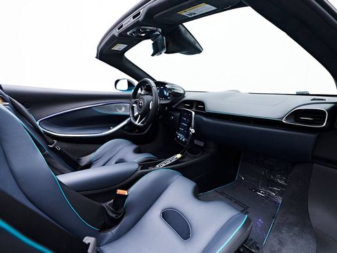 Used 2025 McLaren Artura Spider RWD image 18