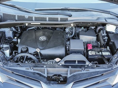 Used 2020 Toyota Sienna L image 28