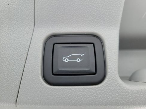 Used 2023 GMC Acadia SLT w/ Technology Package image 8