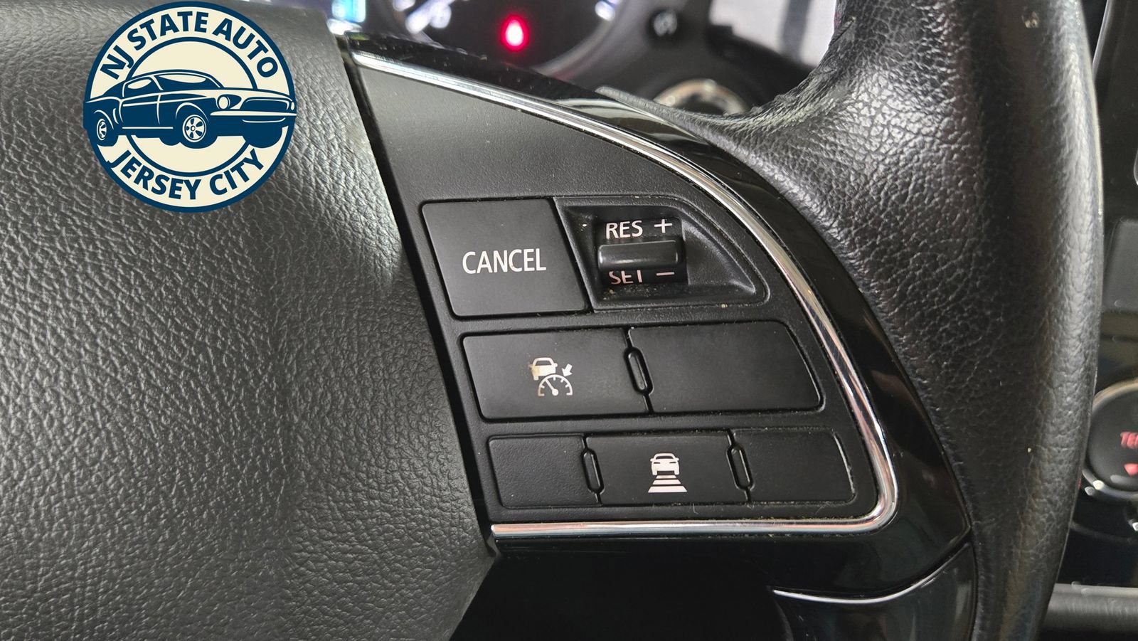 Used 2016 Mitsubishi Outlander SEL AWD/4WD image 14