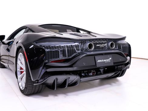 Used 2024 McLaren Artura RWD image 11