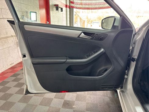 Used 2017 Volkswagen Jetta S image 16