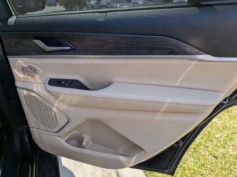 Certified 2024 Jeep Grand Cherokee L Limited w/ Luxury Tech Group II image 23