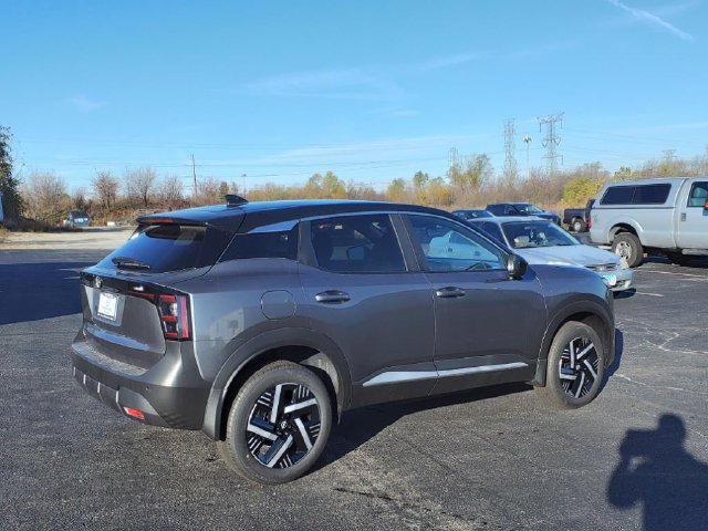 Used 2025 Nissan Kicks SV w/ Illumination Package FWD image 4