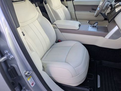 Used 2025 Land Rover Range Rover Long Wheelbase Autobiography image 18