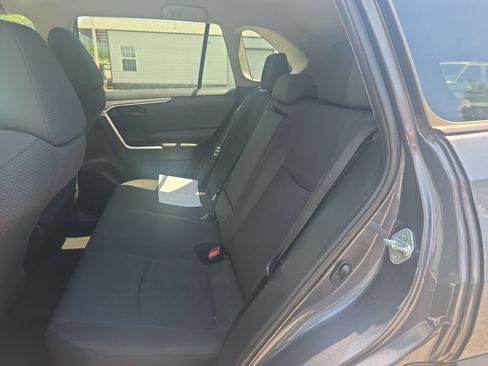 Used 2019 Toyota RAV4 LE FWD image 24
