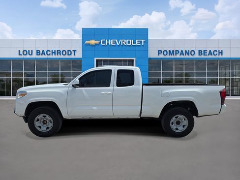 Used 2023 Toyota Tacoma SR RWD image 4