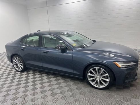 Used 2021 Volvo S60 T5 Momentum w/ Advanced Package AWD/4WD image 4