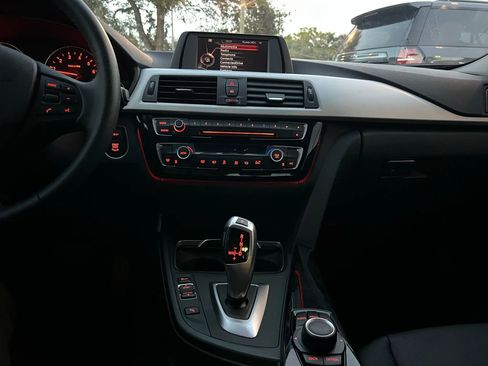 Used 2016 BMW 320i Sedan image 10