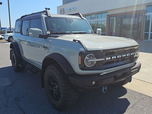 Used 2022 Ford Bronco Outer Banks w/ Sasquatch Package AWD/4WD image 1