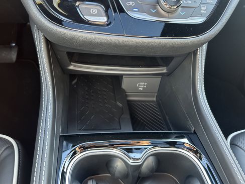 New 2026 Chrysler Pacifica Limited w/ S Appearance Package image 42