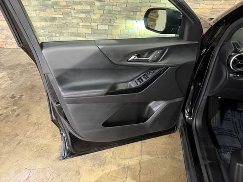 Used 2025 Chevrolet Equinox LT FWD image 11